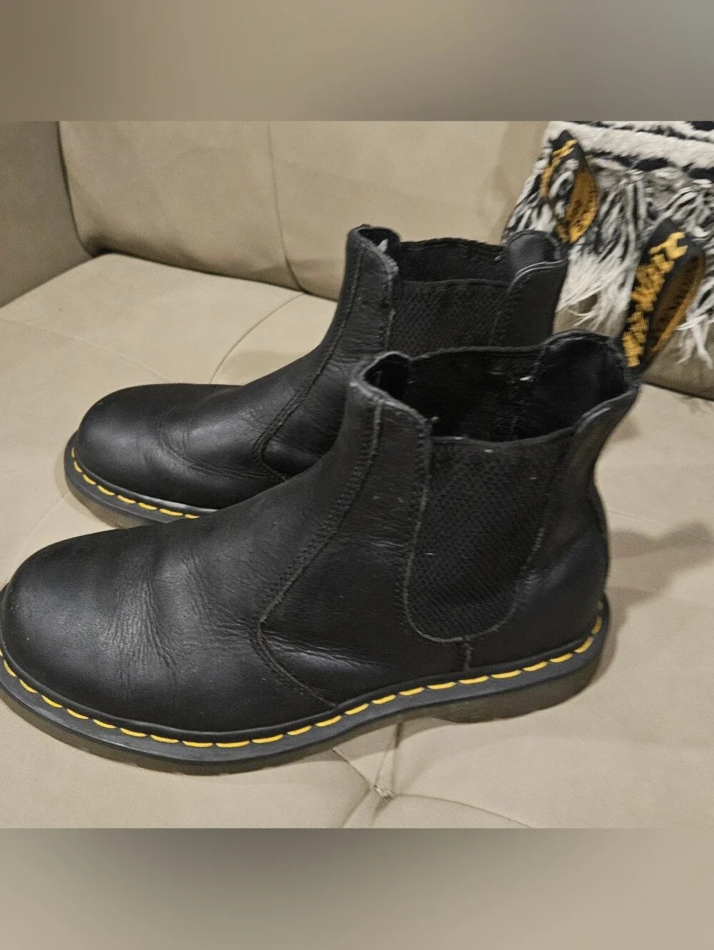 ​Dr. Martens 2976 Black Leather Chelsea Boots Unisex US Men 7 / US Women 8
